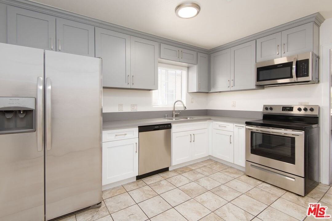 2132 S Cloverdale Ave - Photo 7 of 20