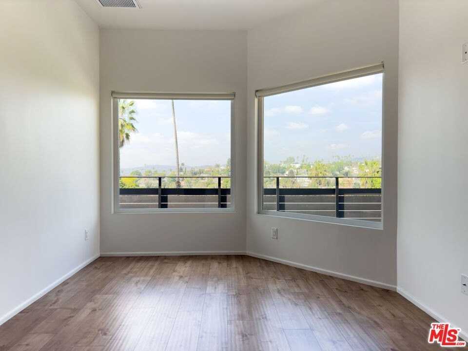 845 N La Fayette Park Pl - Photo 2 of 13