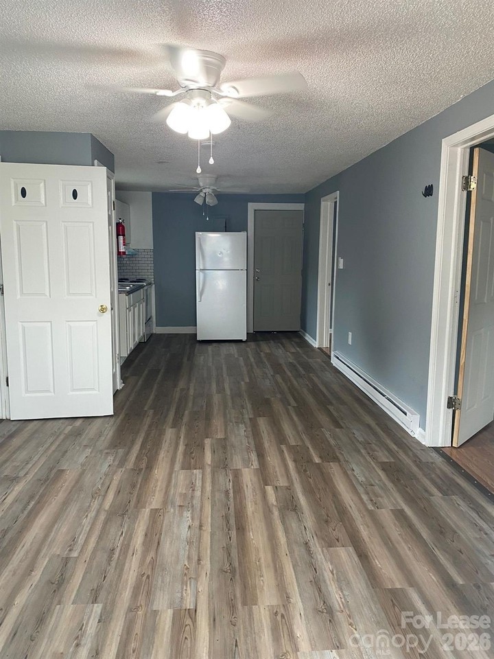 435 Davis St - Photo 4 of 30