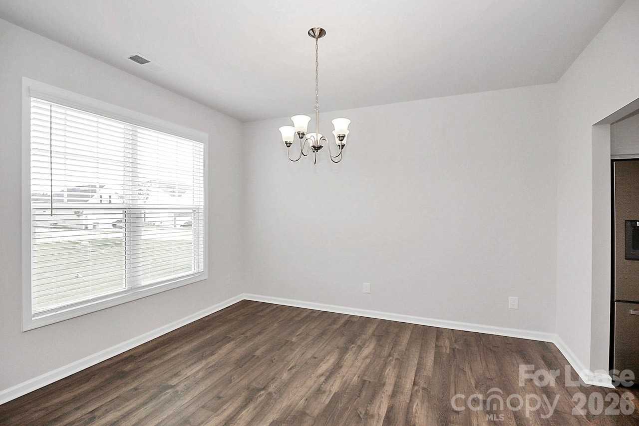 4543 Dover Ct - Photo 4 of 17