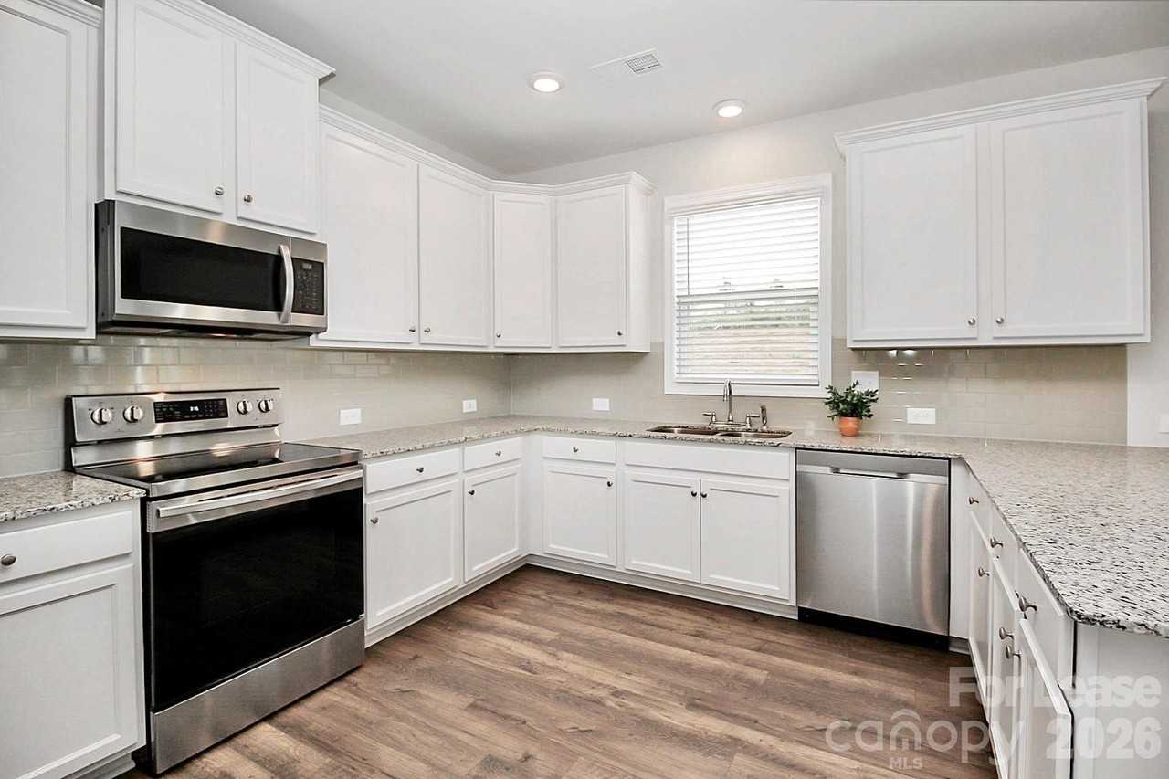 4543 Dover Ct - Photo 5 of 17