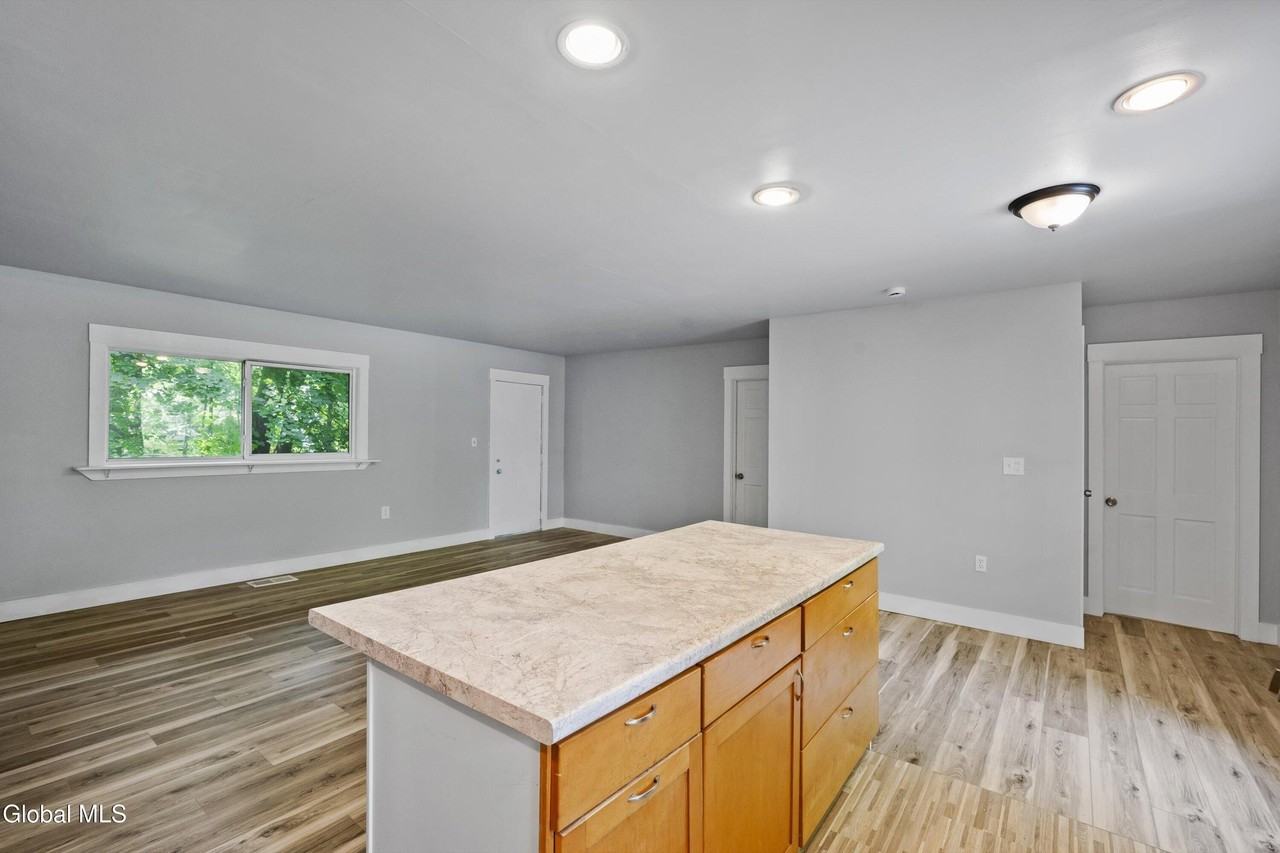 99 1/2 Walworth St - Photo 7 of 14