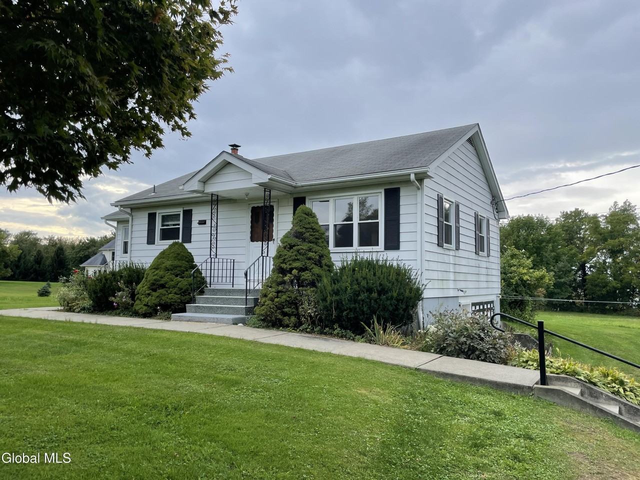 60 Bloomingrove Dr - Photo 2 of 12