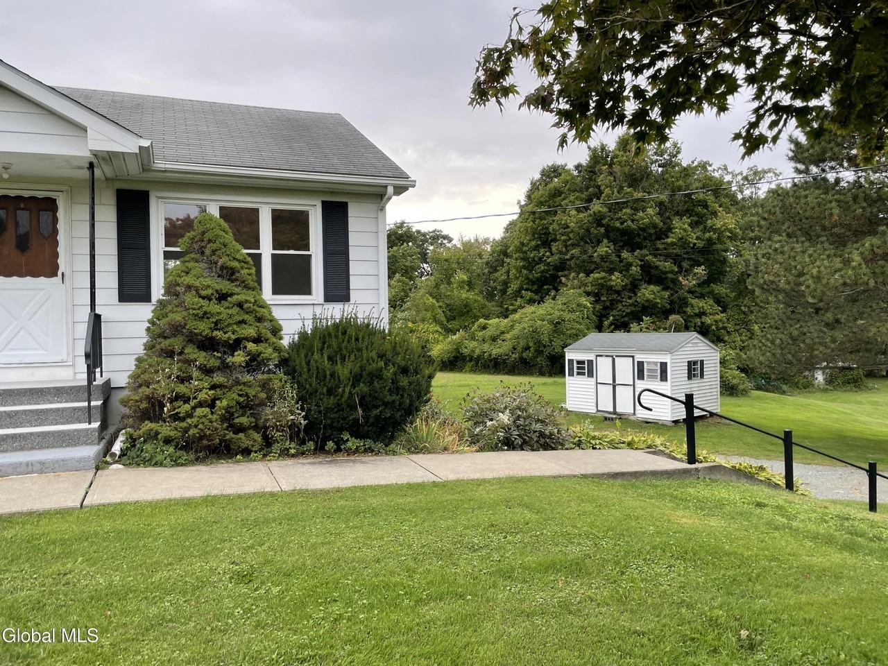 60 Bloomingrove Dr - Photo 3 of 12