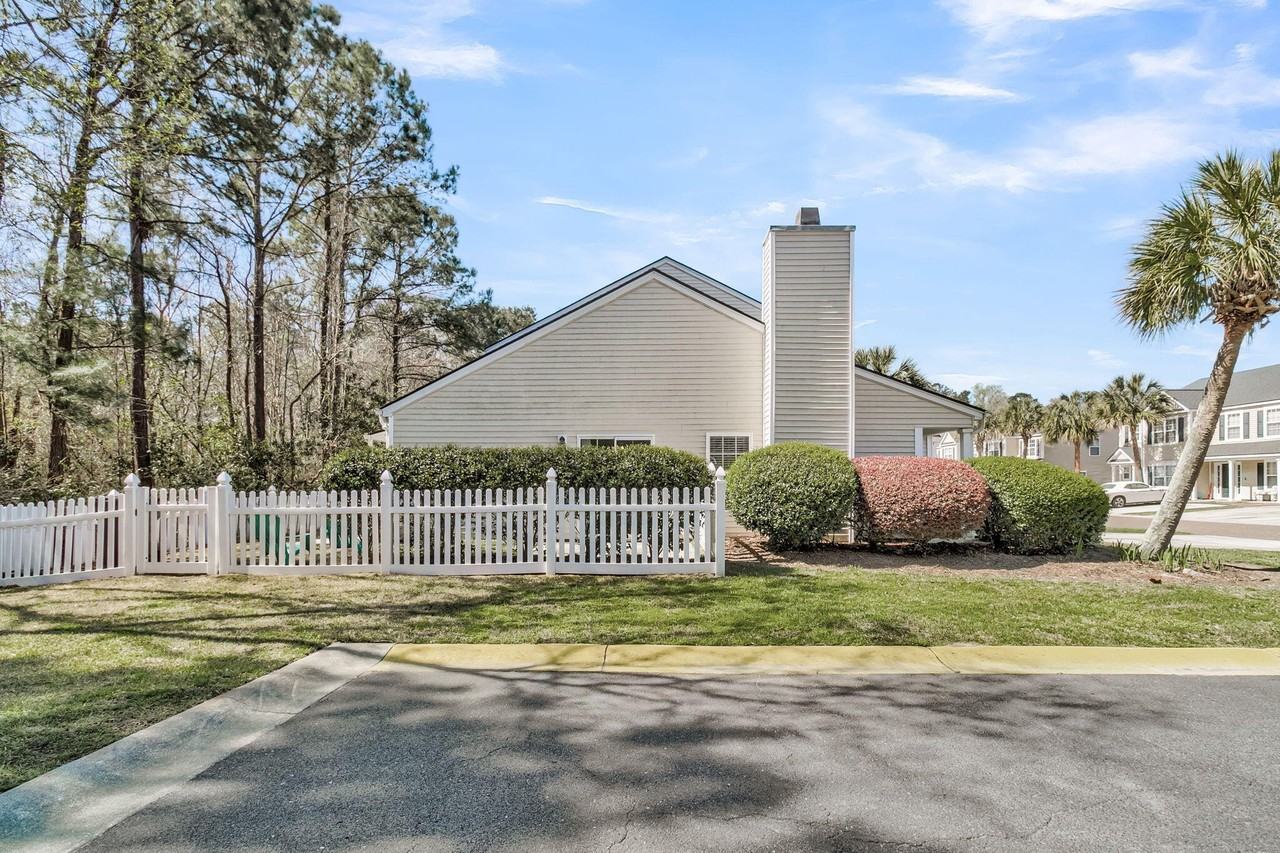 1315 Island Club Dr Unit A - Photo 2 of 22