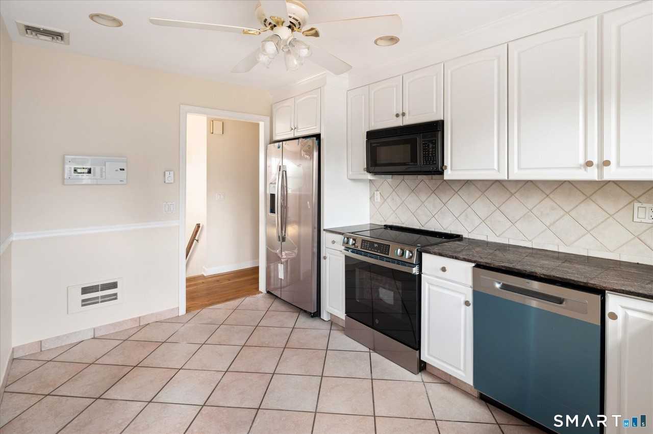 48 Lanell Dr - Photo 3 of 23