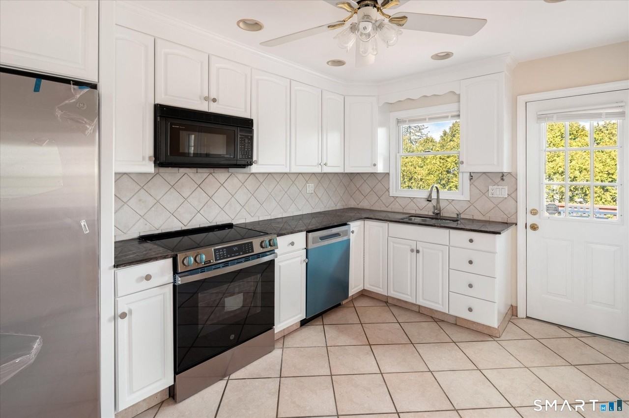 48 Lanell Dr - Photo 5 of 23