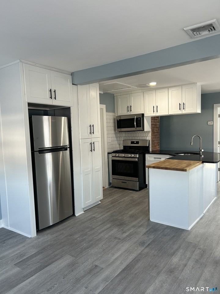 2324 Post Rd - Photo 2 of 6