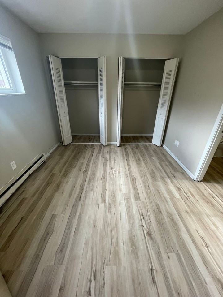 1302 W Sycamore St - Photo 5 of 6