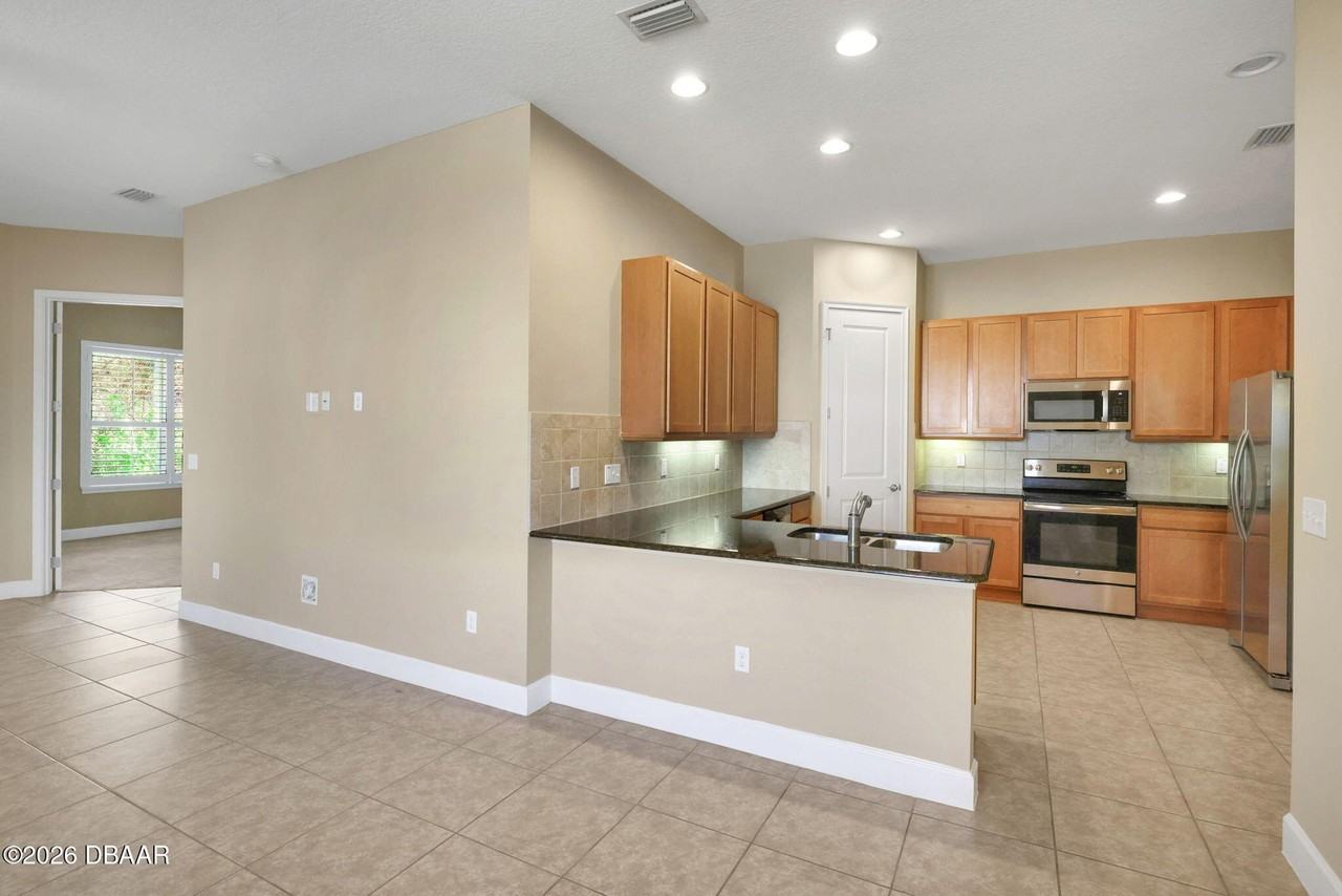 800 Aldenham Ln - Photo 7 of 31