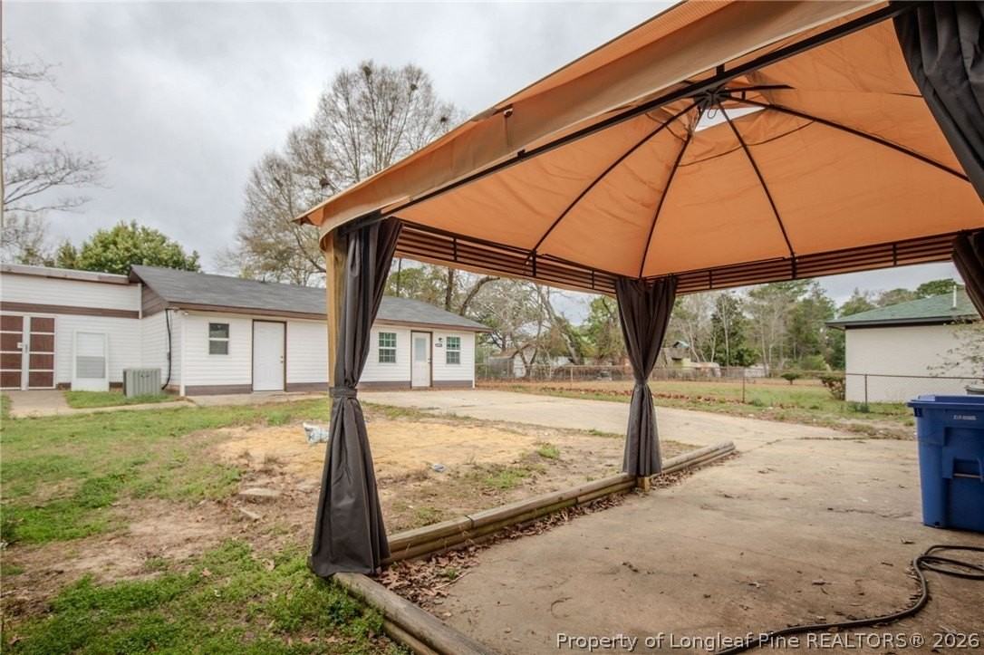 1828 Stockton Dr - Photo 4 of 32