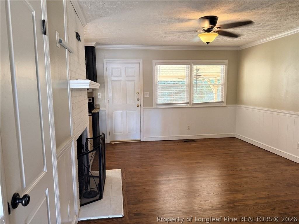 3119 Baker St - Photo 3 of 15