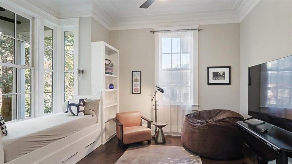1013 Euclid Ave Ne - Photo 3 of 30