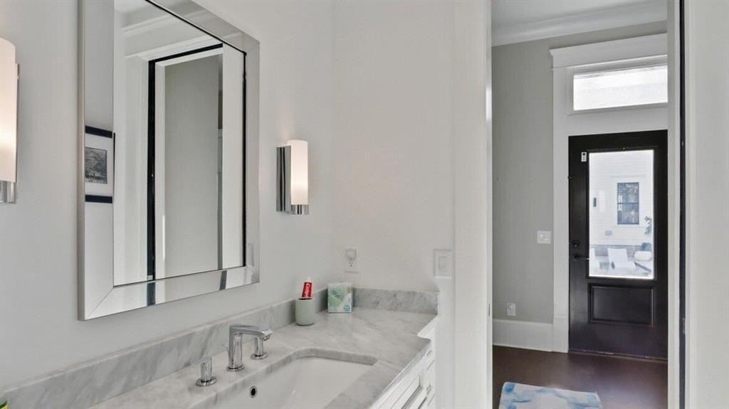 1013 Euclid Ave Ne - Photo 5 of 30