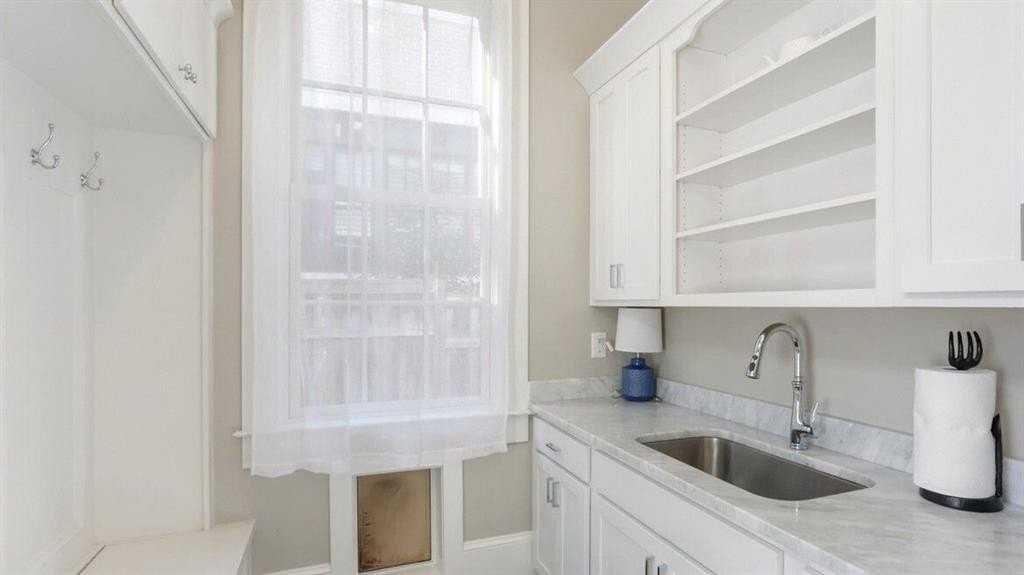 1013 Euclid Ave Ne - Photo 6 of 30