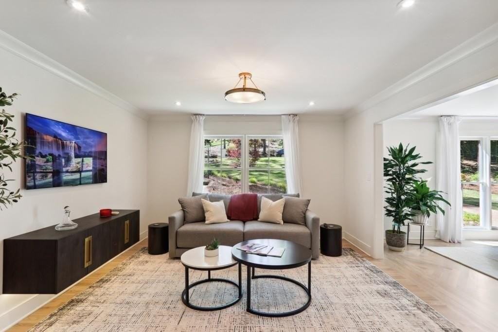 1007 Somerset Dr Nw - Photo 4 of 40