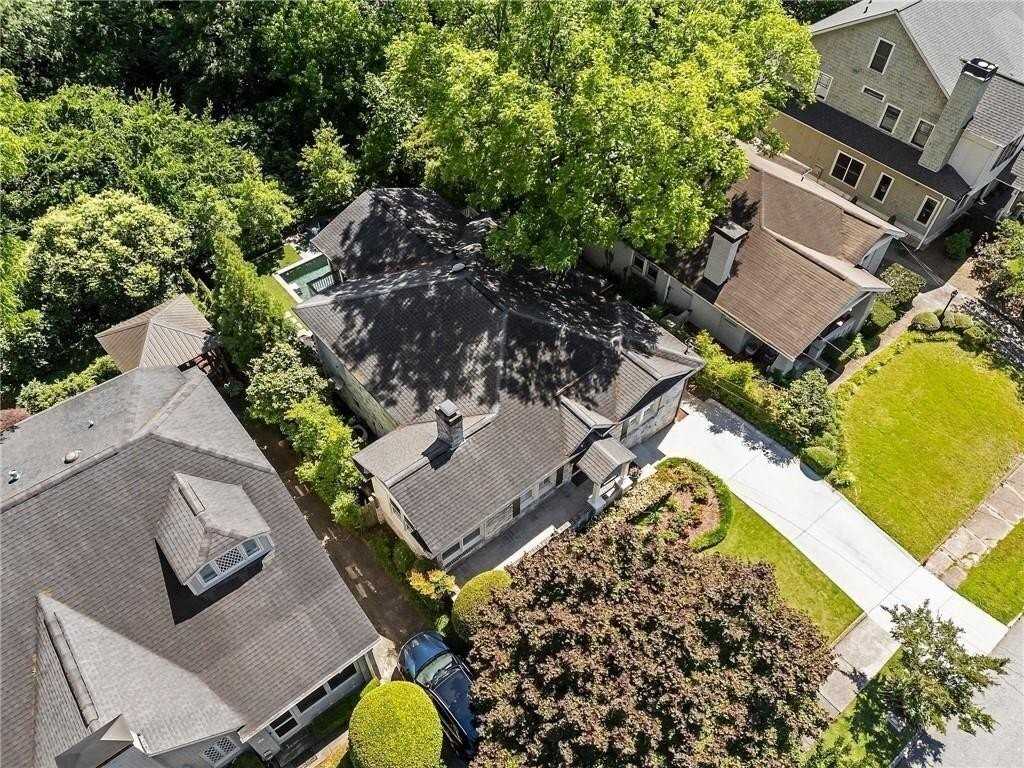 663 Yorkshire Rd Ne - Photo 5 of 50