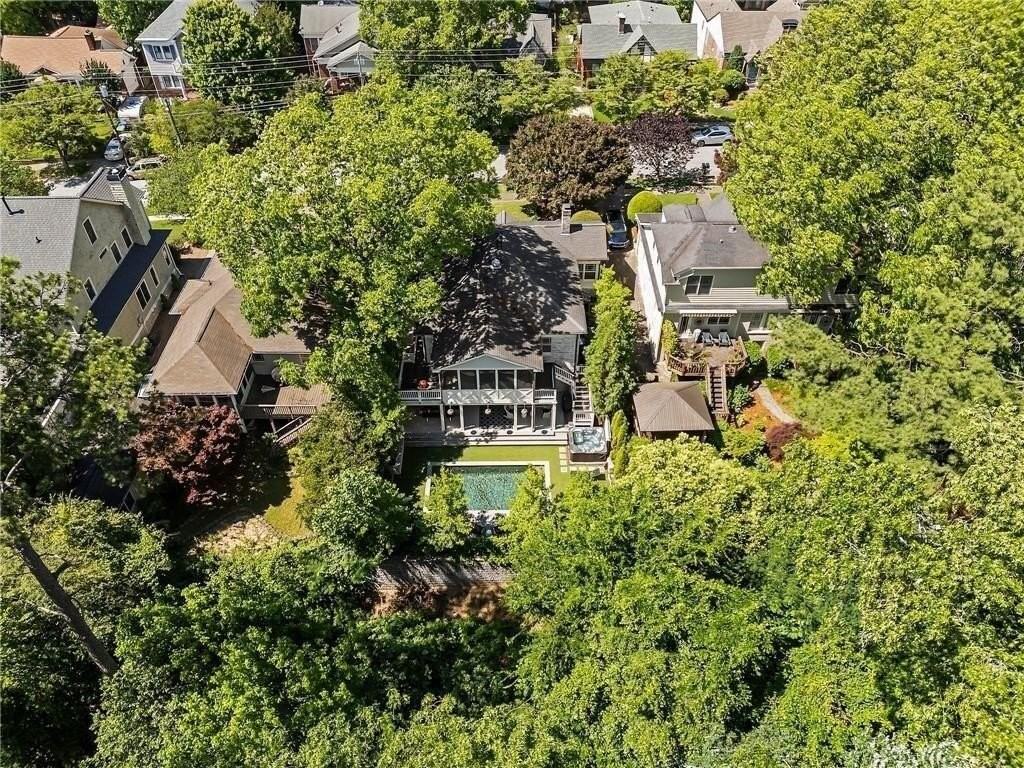 663 Yorkshire Rd Ne - Photo 7 of 50