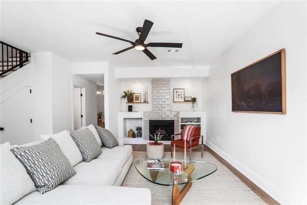 1210 Cleburne Ave Ne - Photo 5 of 25