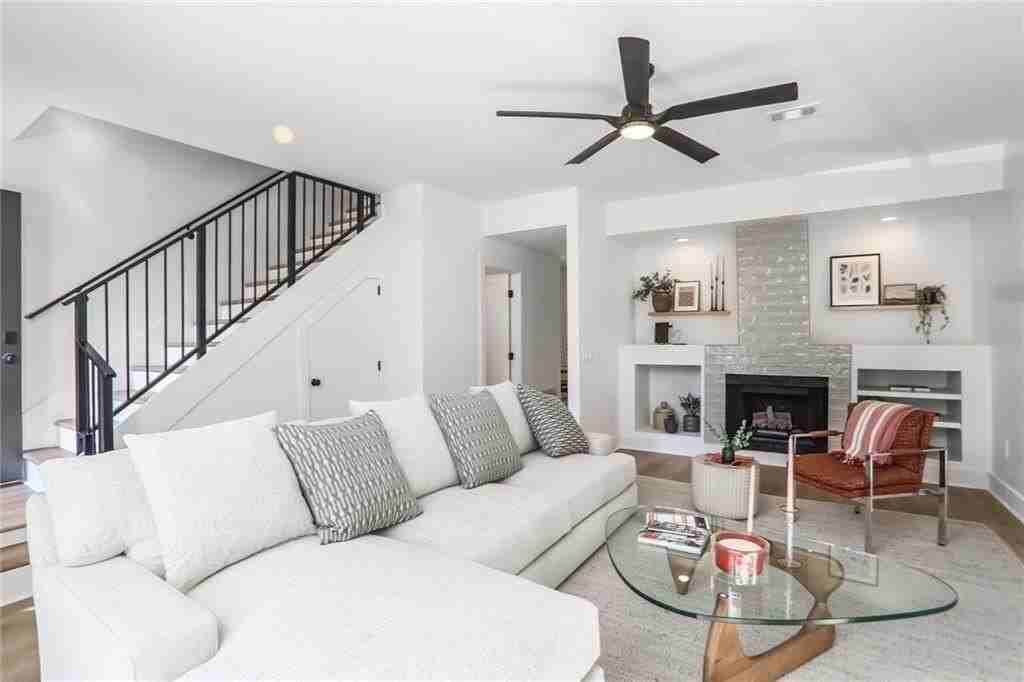 1210 Cleburne Ave Ne - Photo 6 of 25