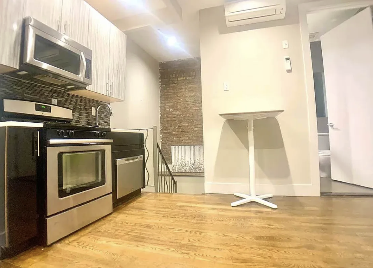 121 Woodbine Street - Photo 4 of 26