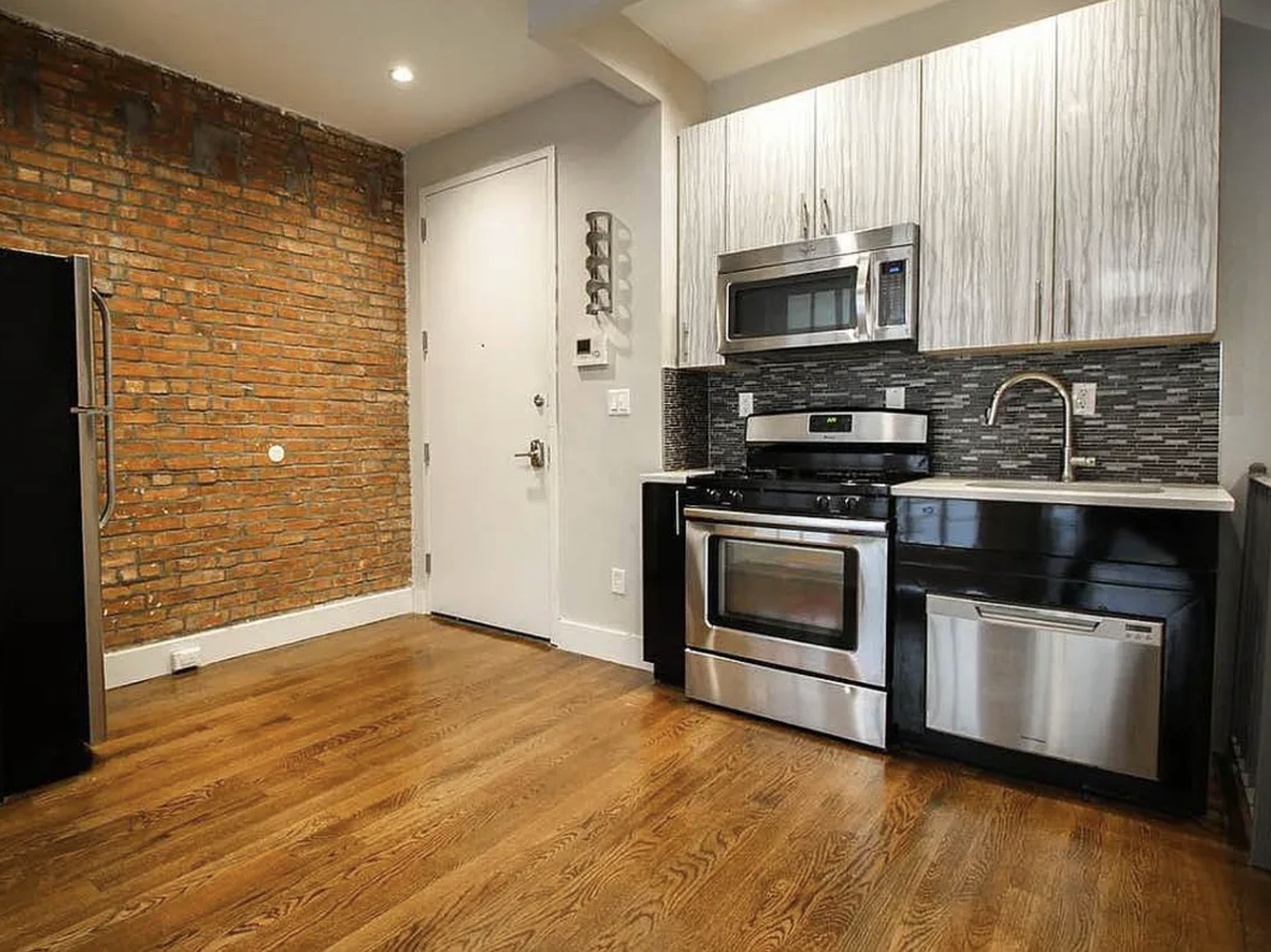 121 Woodbine Street - Photo 2 of 26