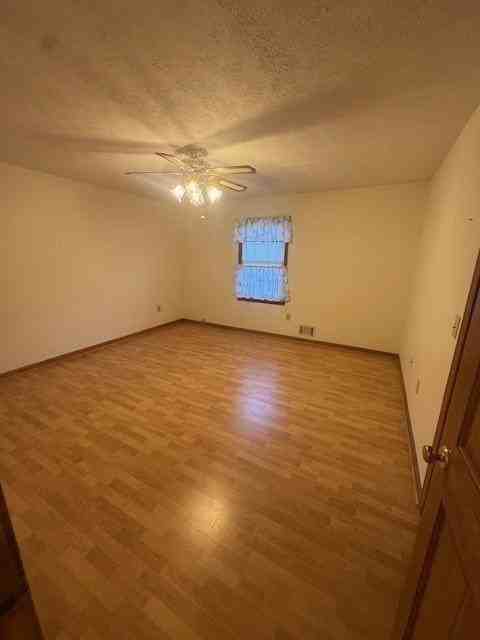 5677 Bentley Rd - Photo 7 of 20