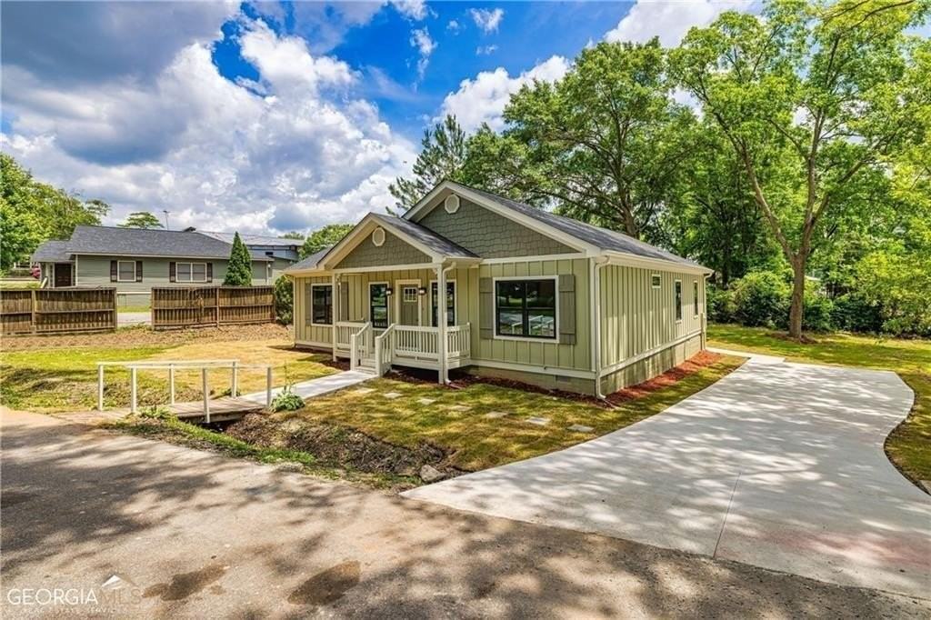 106 Maple St - Photo 2 of 15