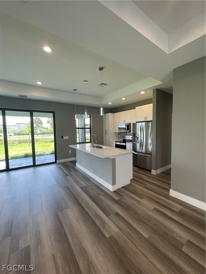 610 Floyd Ave S - Photo 4 of 22