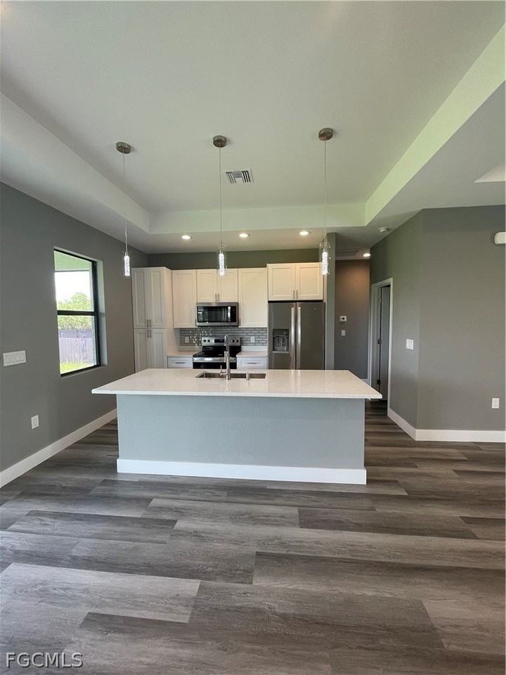 610 Floyd Ave S - Photo 6 of 22