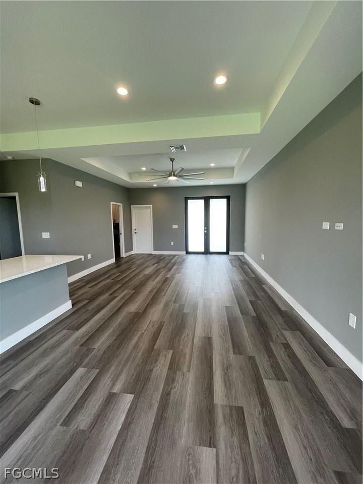 610 Floyd Ave S - Photo 7 of 22