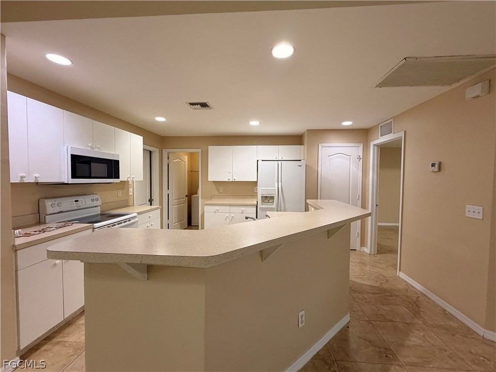 208 Homewood Ave S - Photo 5 of 26