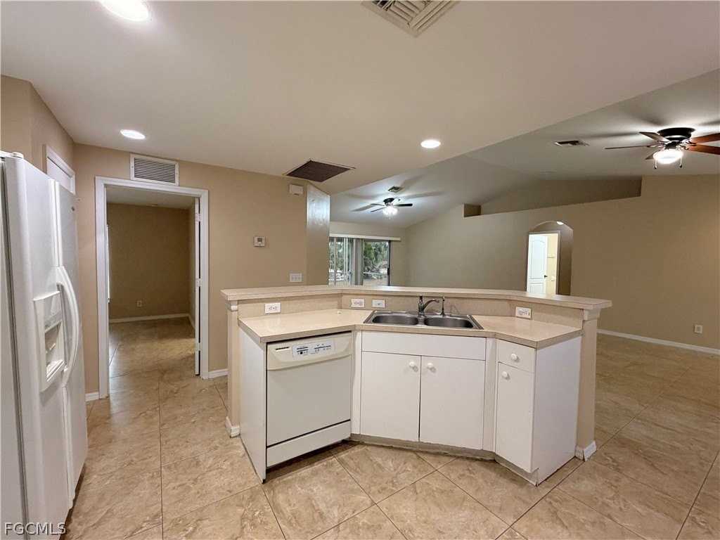 208 Homewood Ave S - Photo 6 of 26