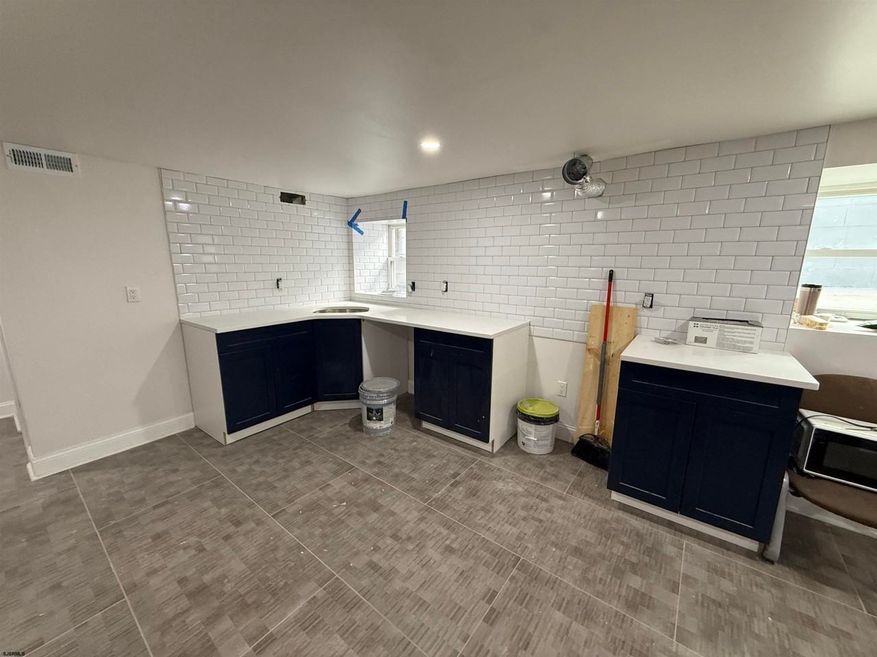 102 S Raleigh Ave - Photo 4 of 17