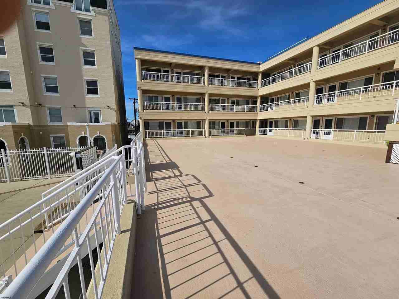 6100 Boardwalk #104 - Photo 3 of 24