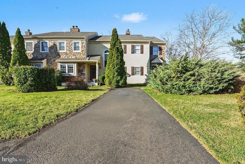 1522 Isaacs Ct - Photo 2 of 37