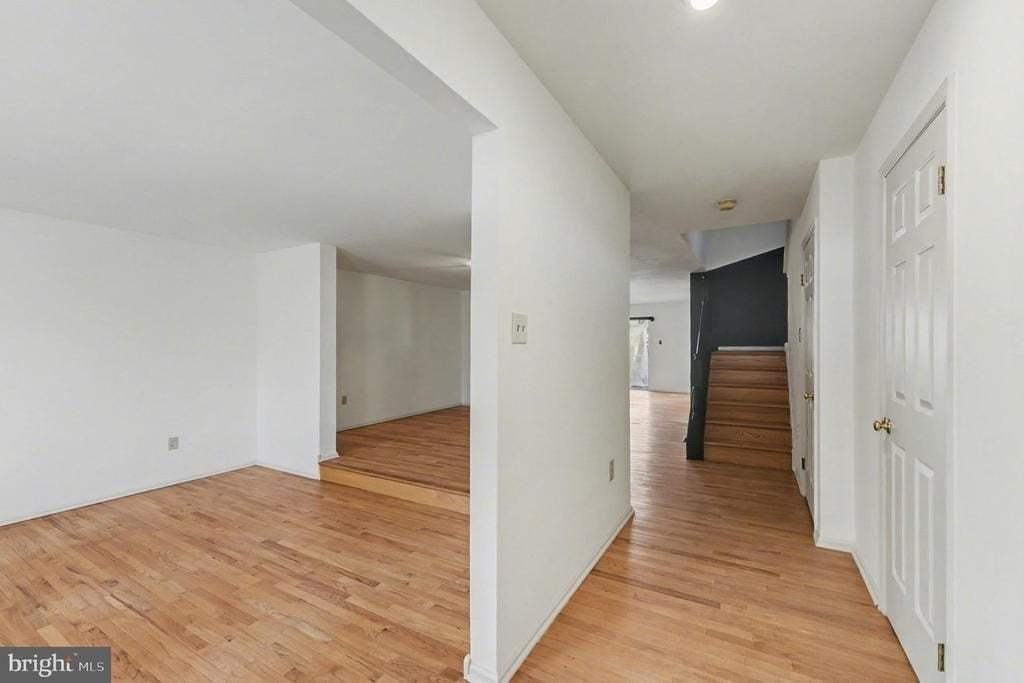 1522 Isaacs Ct - Photo 5 of 37