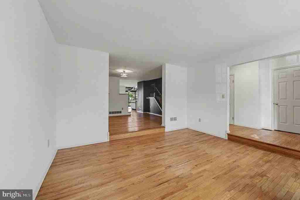 1522 Isaacs Ct - Photo 6 of 37