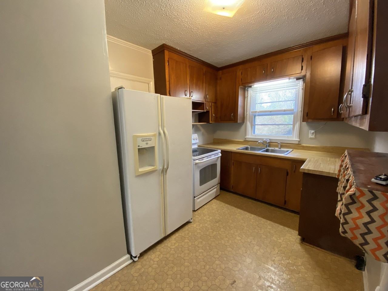 225 S Myrtle St - Photo 3 of 9