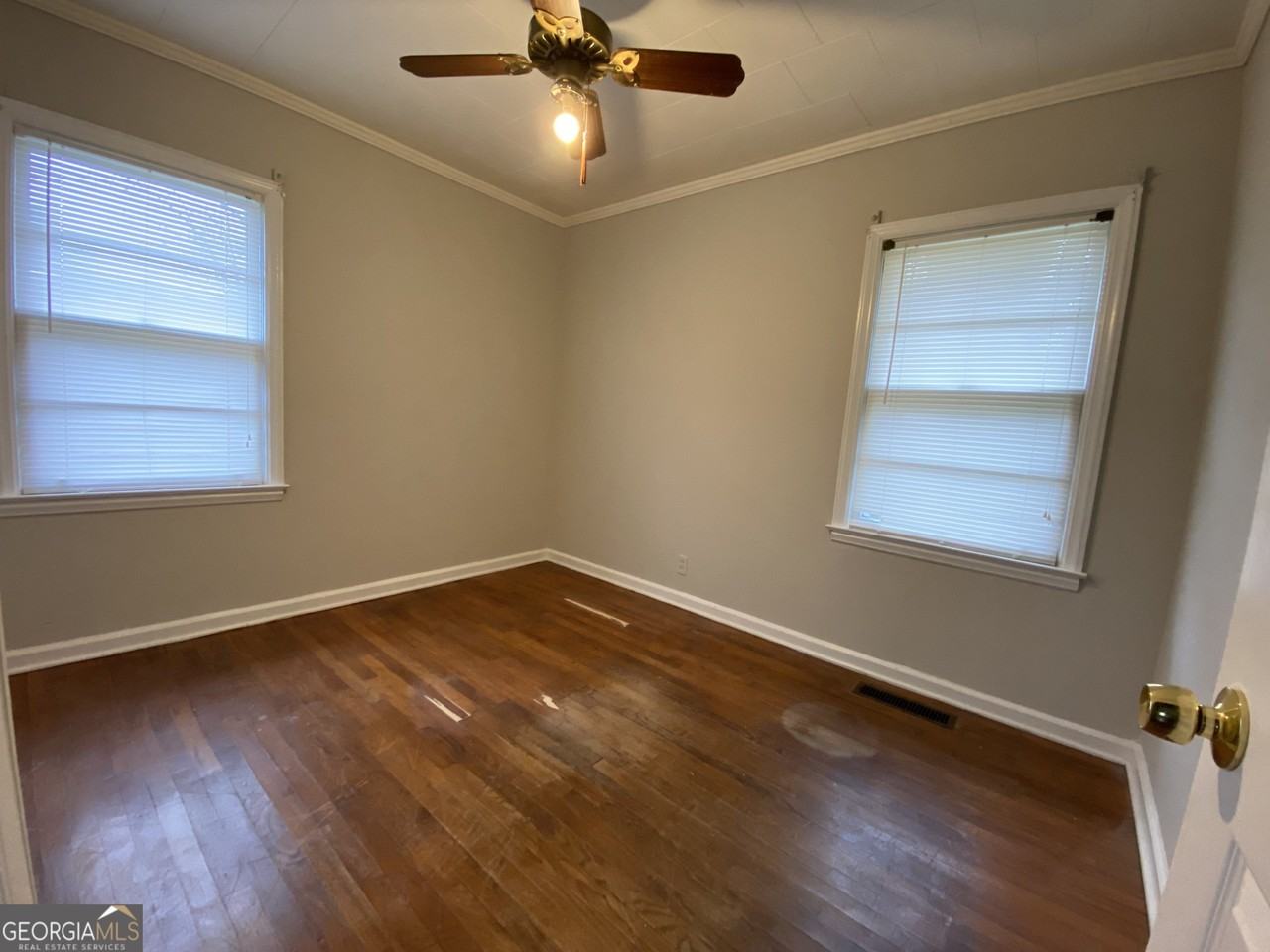 225 S Myrtle St - Photo 6 of 9