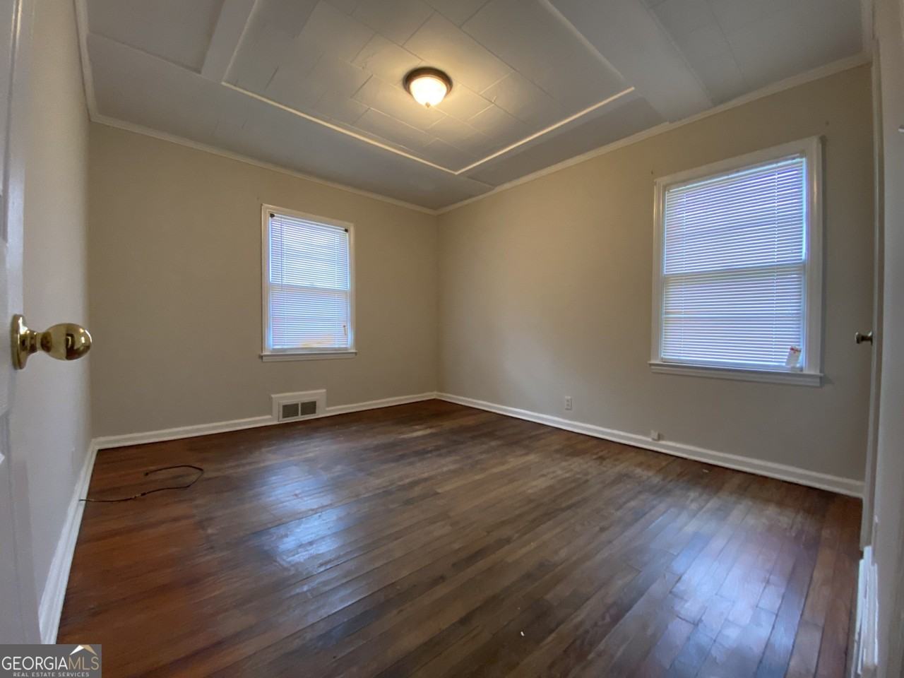 225 S Myrtle St - Photo 7 of 9