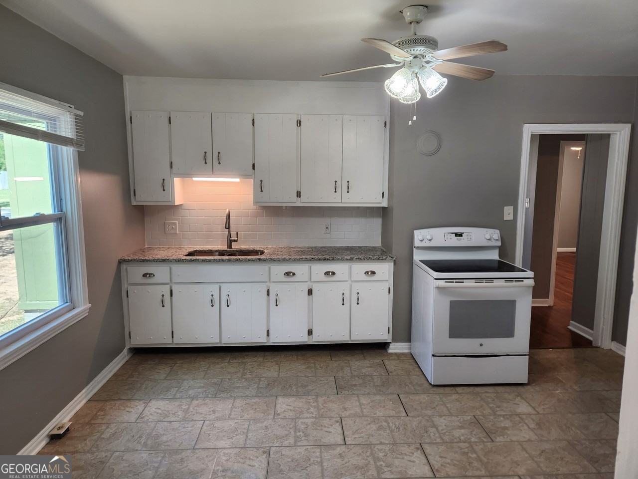 680 Shannon Cir Ne - Photo 3 of 10