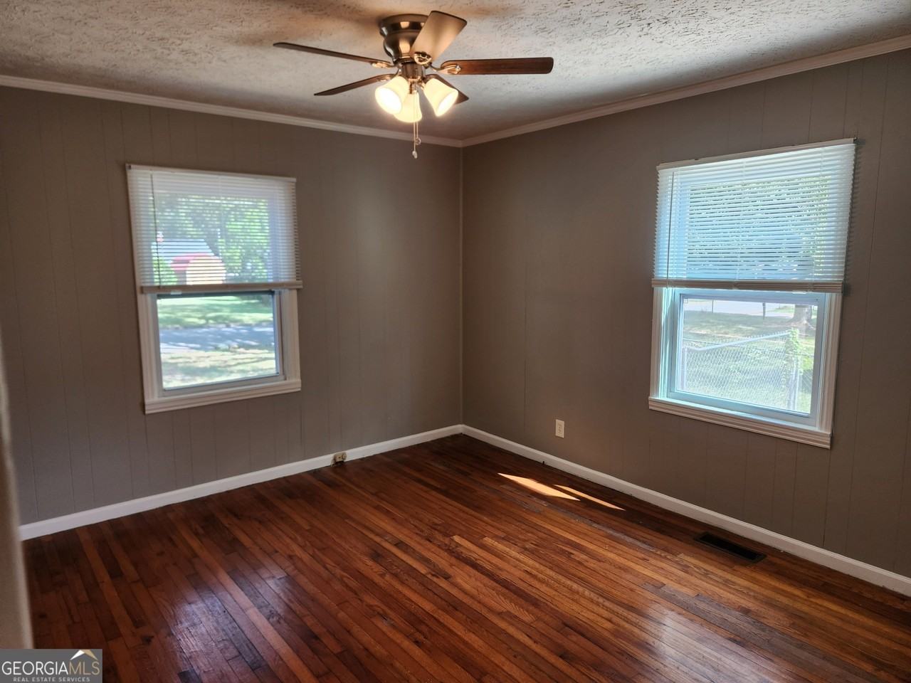 680 Shannon Cir Ne - Photo 4 of 10