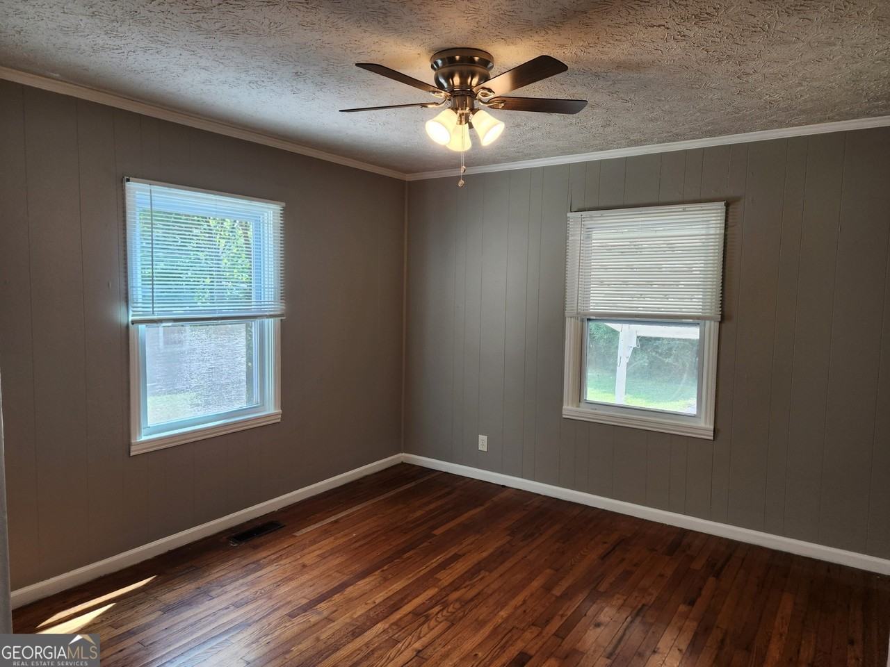 680 Shannon Cir Ne - Photo 5 of 10