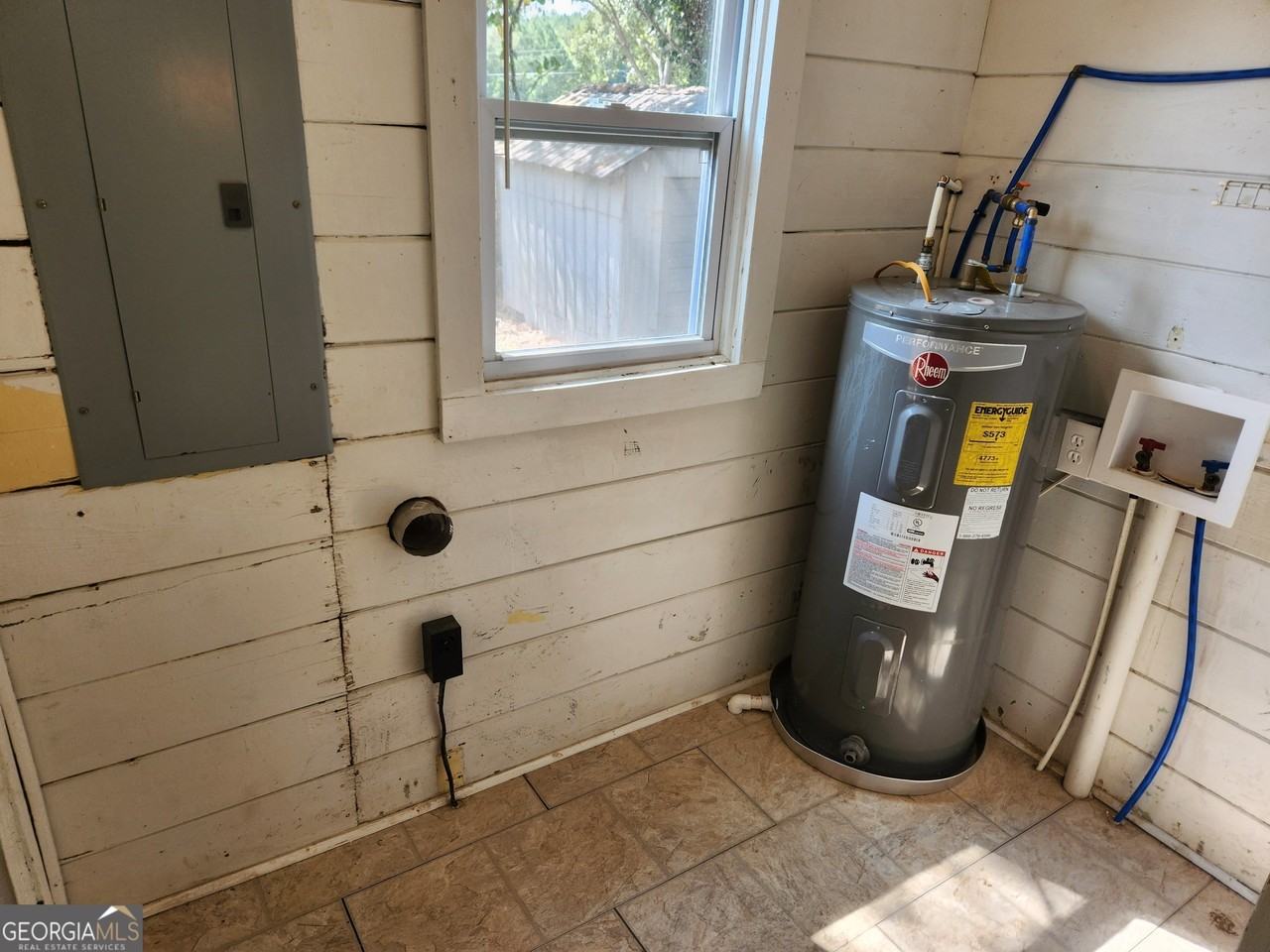 680 Shannon Cir Ne - Photo 7 of 10