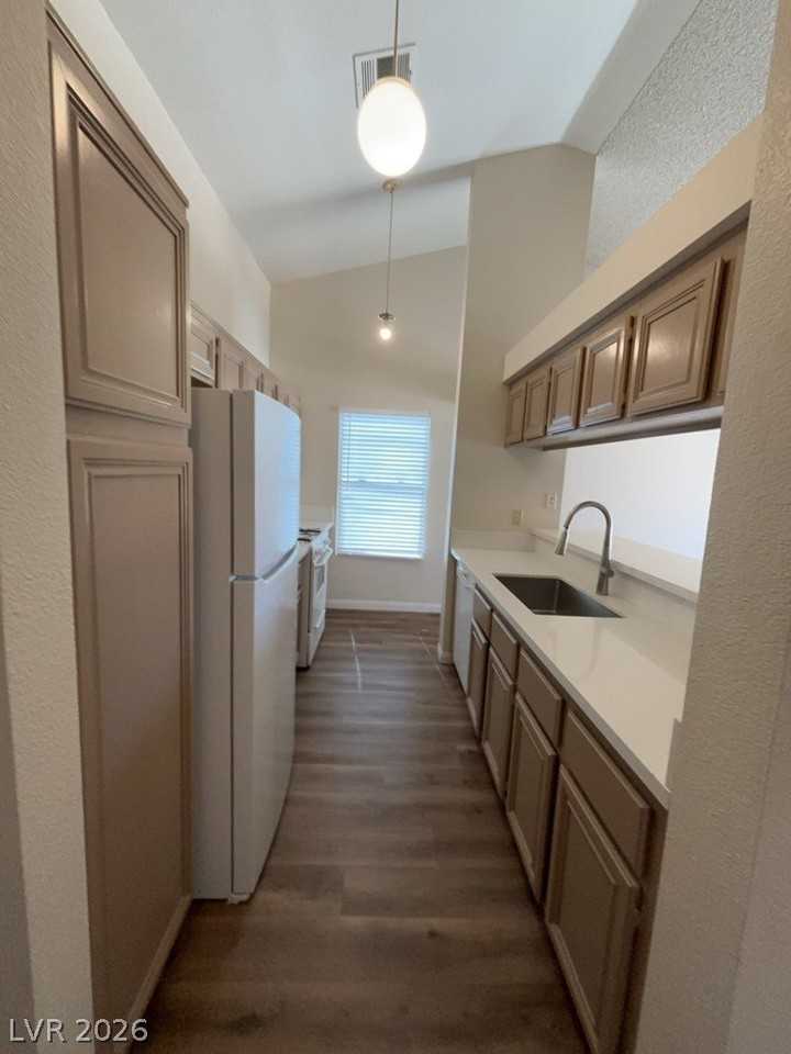 3927 Broken Oak Ln - Photo 6 of 17