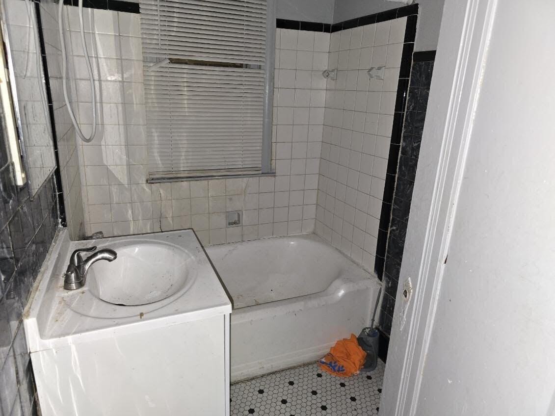 9120 Winthrop St - Photo 4 of 12