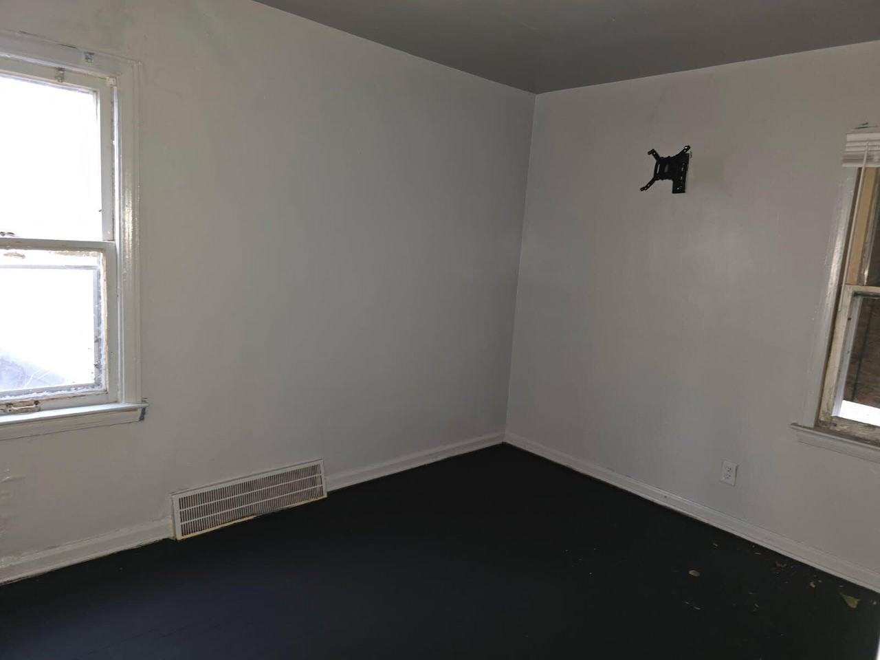 9120 Winthrop St - Photo 7 of 12