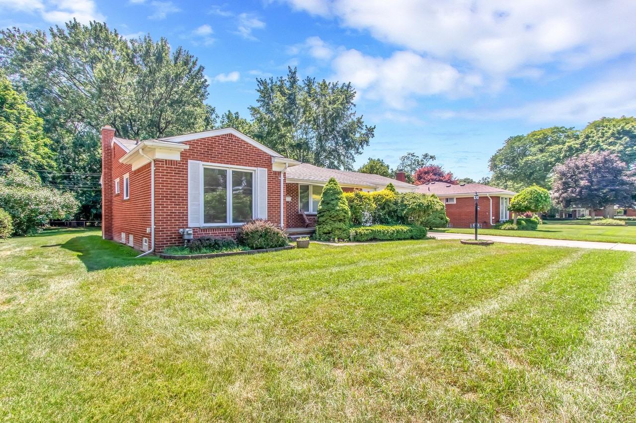 16345 Pollyanna St - Photo 3 of 27