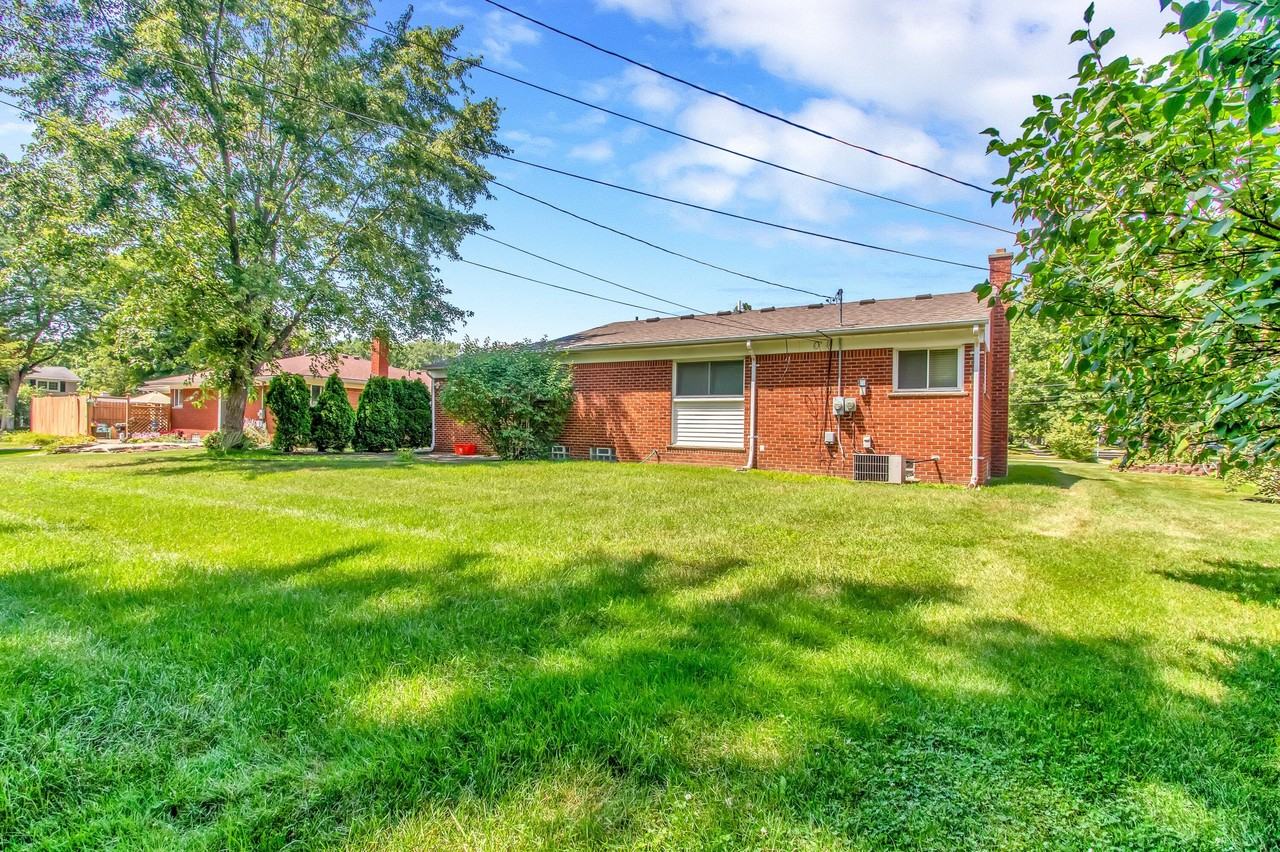 16345 Pollyanna St - Photo 5 of 27